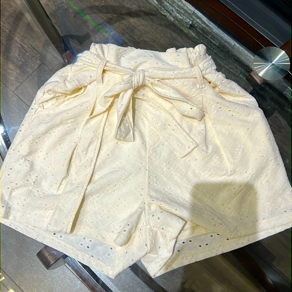Yelliw high waisted Ardene butter shorts - Picture 1 of 3